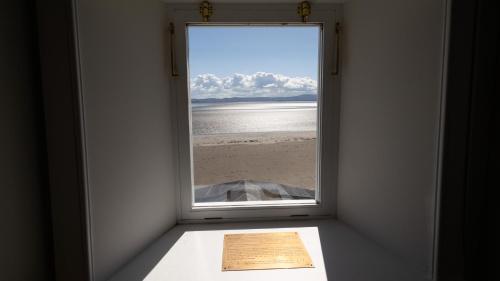 สภาพแวดล้อมโดยรอบ, Lissadell on the Sea in คาร์นีย์