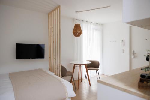 BOHO Studio - Augarten City Apartment - image 14
