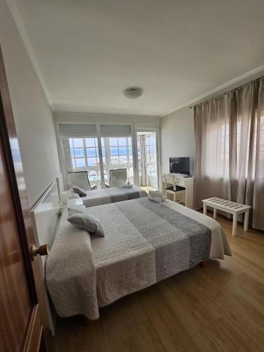 1 double bed, 1 twin bed