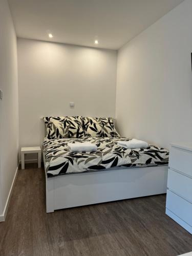 One-Bedroom Apartment image 10