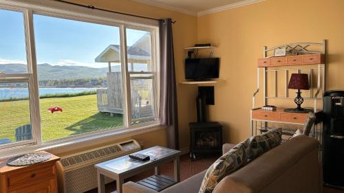 Seascape Coastal Retreat - 2 ADULTS ONLY - HOT TUB AND WITHOUT HOT TUB OCEANFRONT PROPERTY in Ingonish Beach (NS)