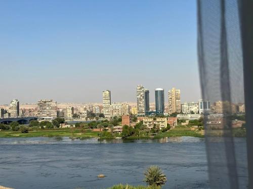 Cozy Nile apartement, Al-Warraq