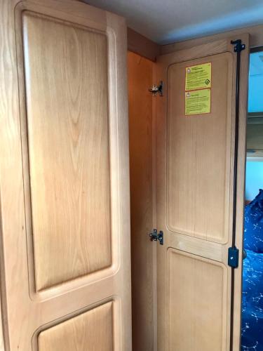Komfort-Caravan mit Vorzelt in Düvier