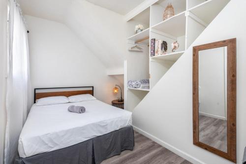 Central LA Charm 2BR Stylish Apt!