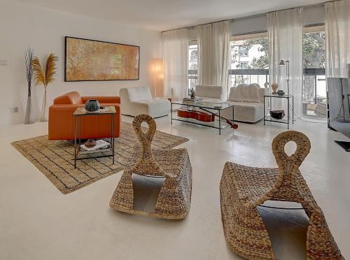 Art-infused Centrally Located Modern Apartment in Glendale, USA