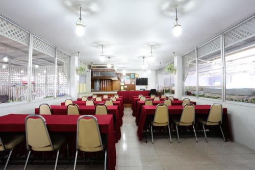 Banquet hall, Chomdoi House Hotel near Wang Bua Ban - Ban Chang Kian Loop Parking