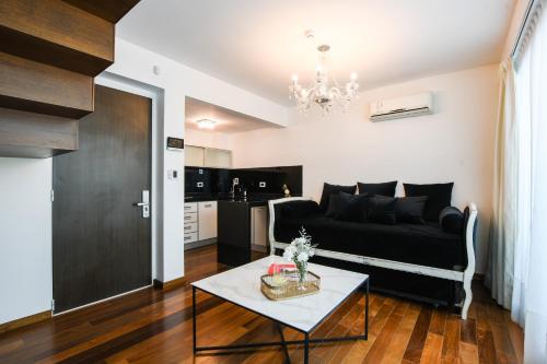 1 king bed, 1 sofa bed