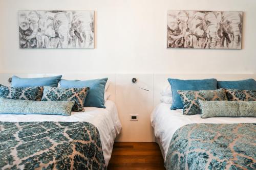 2 double beds