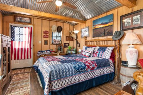 Artesia Hilltop Cabin in Kerrville, USA