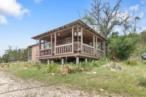 Artesia Hilltop Cabin in Kerrville, USA