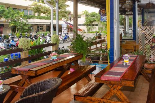 Where to stay in Phuket Karon Beach - Allstar Guesthouse