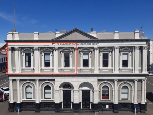 Central Style on Liverpool 2 bed