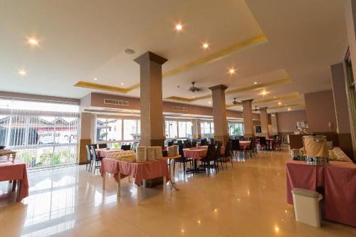 Restaurant, Sinkiat Buri Hotel in Satun