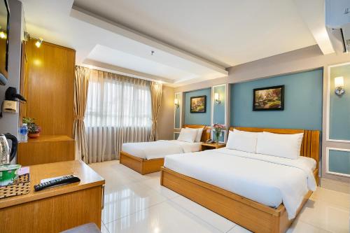 Suite, city view