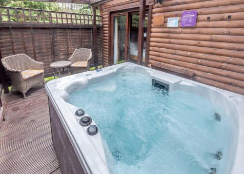Tilford Woods Lodge Retreat 3