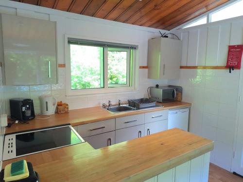 Parada Cottage at Crackington Haven, near Bude and Boscastle, Cornwall in Crackington Haven