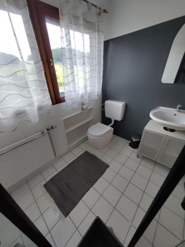Fürdőszoba, Geräumige Wohnung in der Natur (Geraumige Wohnung in der Natur) in Bissendorf