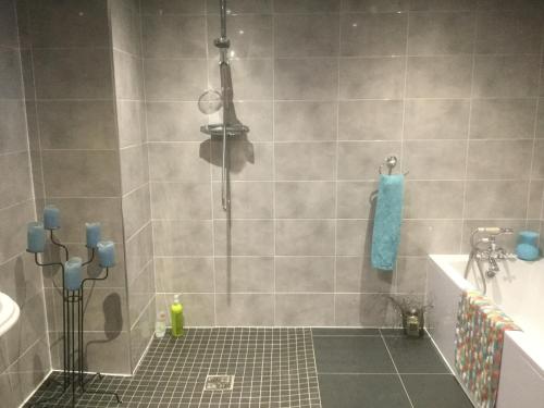 Five Oaks Bed & Breakfast with free parking, Derry Londonderry (photo 5)