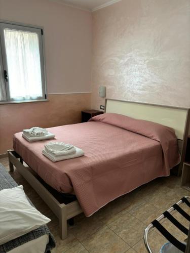 Scilla Resort - Tap to explore photos