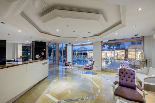 ردهة, Hanedan Beach Hotel in فوكا