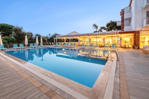 مسبح, Hanedan Beach Hotel in فوكا