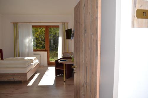 2 twin beds