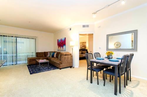 Stylish and Spacious 2 BR Central Location in Los Angeles, USA