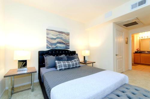 Stylish and Spacious 2 BR Central Location in Los Angeles, USA