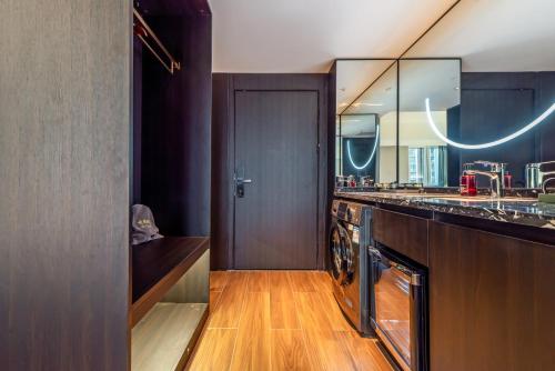 Xi'an Firefly Hotel in Small Wild Goose Pagoda