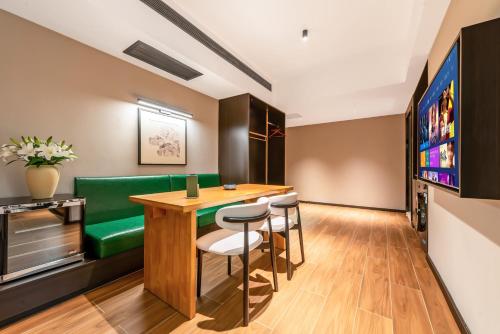 Facilities, Xi'an Firefly Hotel in Small Wild Goose Pagoda