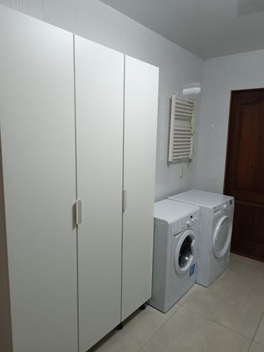 2 bedrooms, 4 beds