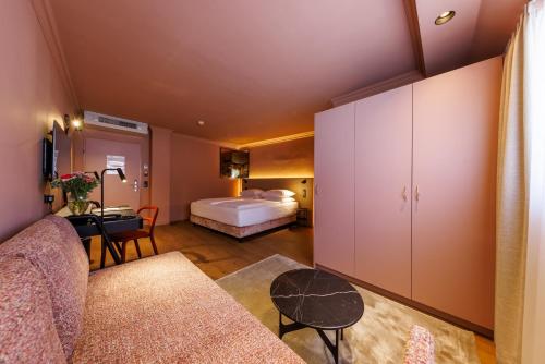 Premium Quadruple Room image 4
