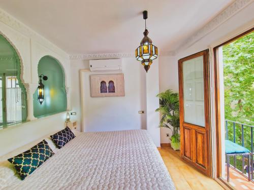 The Nasrid - Apartamento con balcón frente a la Alhambra - Vistas desde la cama, Granada (foto 10)