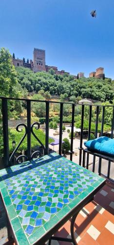 The Nasrid - Apartamento con balcón frente a la Alhambra - Vistas desde la cama, Granada (foto 4)