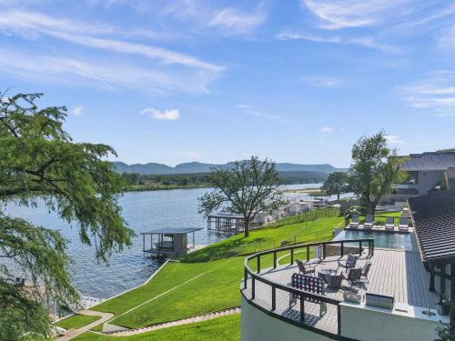 River Oaks Luxury Lakeshore Concierge Services Available in Kingsland, USA