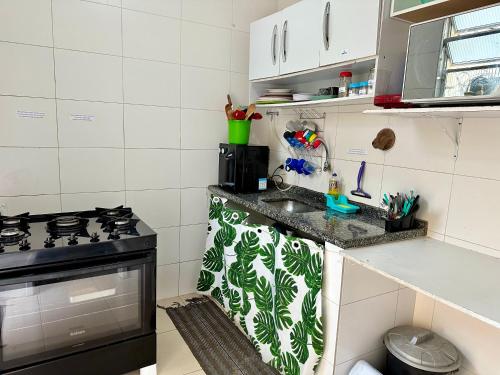 Kitchen, Hostel Casinha Tropical in Tijuca