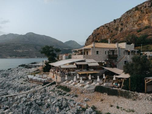 Kourmas Suites chambre d'hôte Néon Oítilon