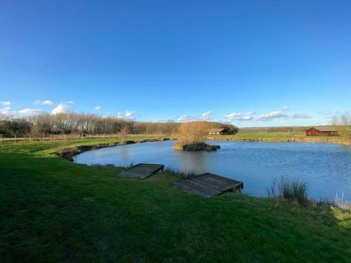 Terrapin Lodge - lakeside cabin in Bethersden