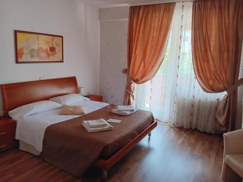 Superior Double Room with Balcony image 10