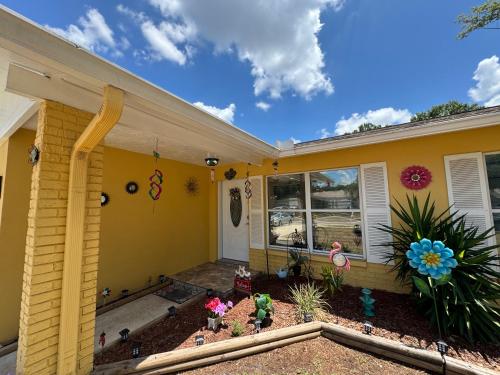 Cozy Family Home in Tampa with Private & Heated POOL