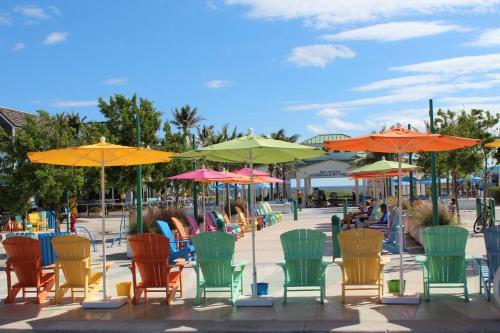 Heated private pool- 1 bedroom suite-walk to beach in Fort Lauderdale, USA