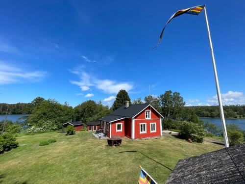 Majas Backe on a island with boat in Hammarland