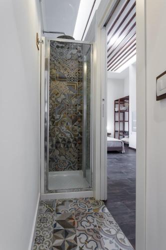 Душ, Vesuvio Plaza Room in Отавіано