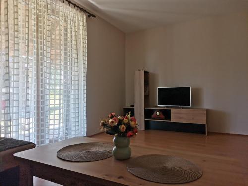 Planinska kuća Maksimović (Planinska kuca Maksimovic) in Zaugline