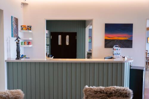 Krogs/atpūtas telpa, Hotel Flokalundur in Bildudalura