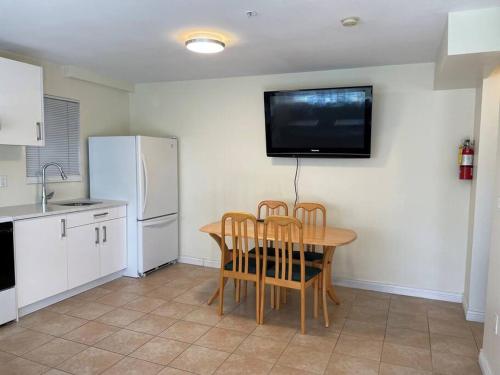 Long stay cozy 2BR close to JoyceSkytrain near downtown Vancouver in Vancouver, Canada