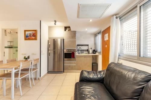 Studio with garden, 5 min walk to the sea, Tel Awiw