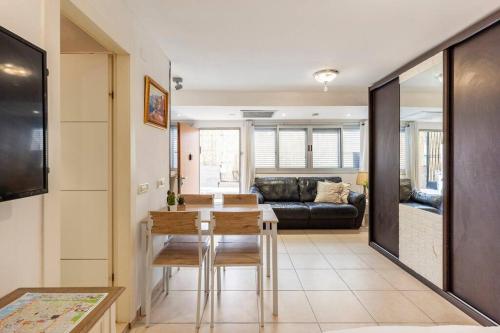 Studio with garden, 5 min walk to the sea, Tel Awiw (zdjęcie 2)