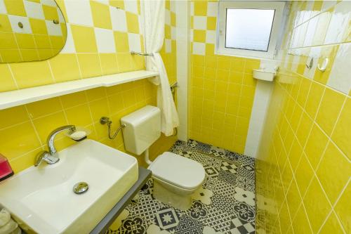 One-Bedroom Apartment with Sea View image 8