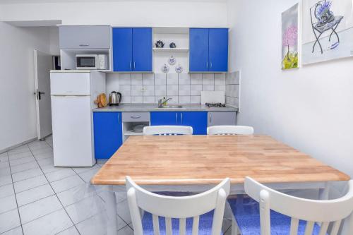 One-Bedroom Apartment with Balcony image 9